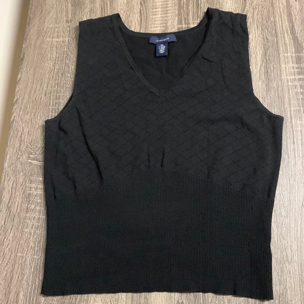 Black sleeveless shirt (formal)